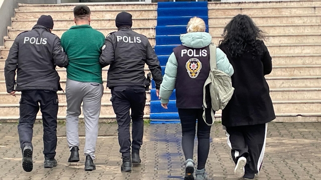 Karabük'te bal satma bahanesiyle dolandırıcılık yapan 2 şüpheli tutuklandı