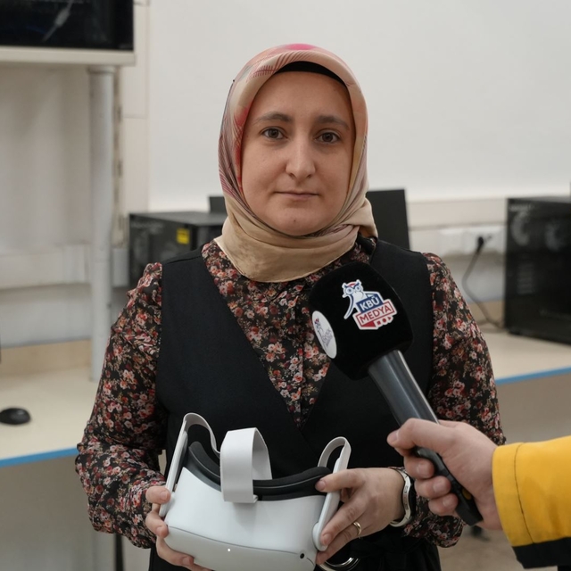 Karabük Üniversitesinde "Doğum Yönetiminde Sanal Gerçeklik Uygulamasının Ge...