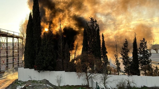 Gebze'de geri dönüşüm tesisindeki yangın söndürüldü