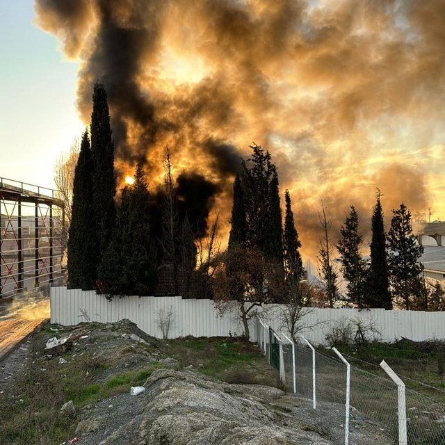 Gebze'de geri dönüşüm tesisindeki yangın söndürüldü