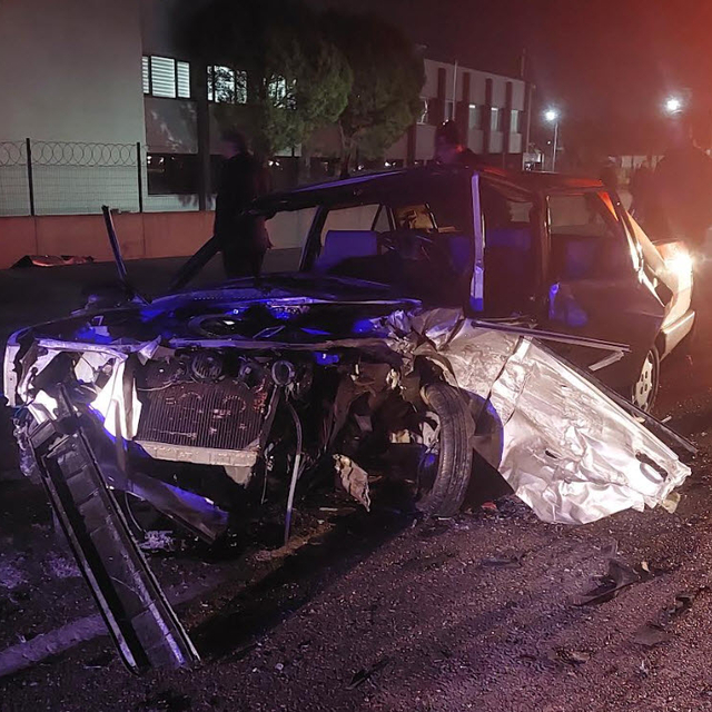 İzmir'de 2 otomobil çarpıştı: 1 ölü