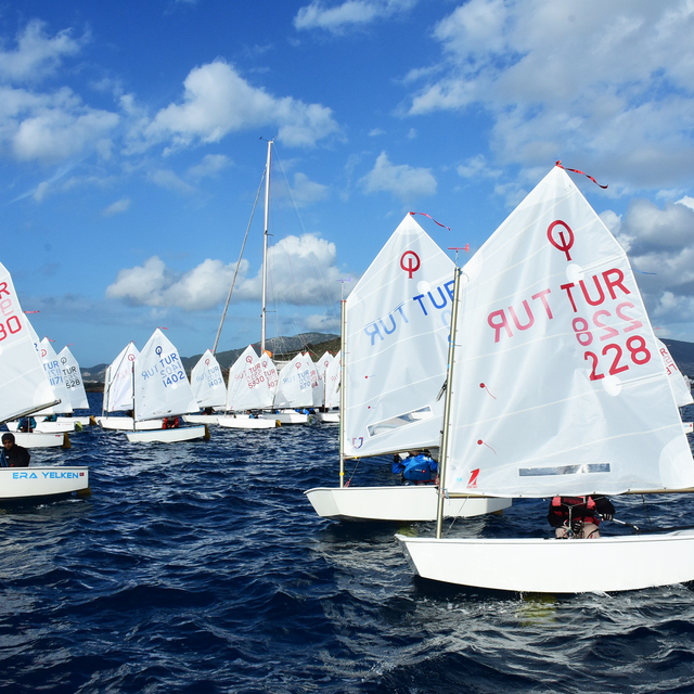 Bodrum'da ablasının anısına düzenlenen yelken yarışlarında birincilik elde...