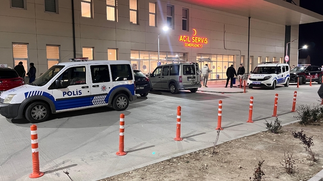 Burdur'da düğünde çıkan bıçaklı kavgada baba ve oğlu yaralandı