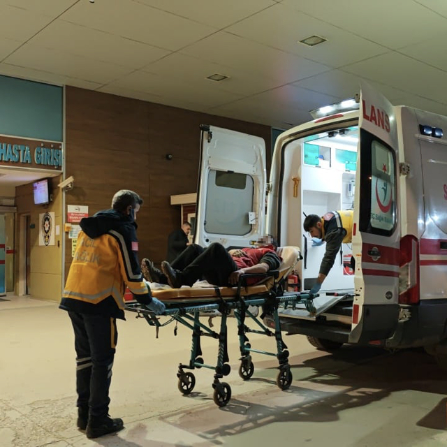 Bursa'da iki otomobilin çarpıştığı kazada 4 kişi yaralandı