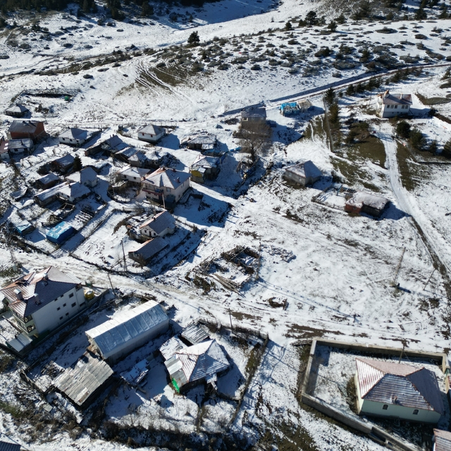 Karla kaplanan Yapraklı Büyük Yayla dron ile görüntülendi