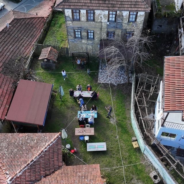 Ata yadigarı evde geçmişi yaşatıyor, bahçesinde damakları tatlandırıyor