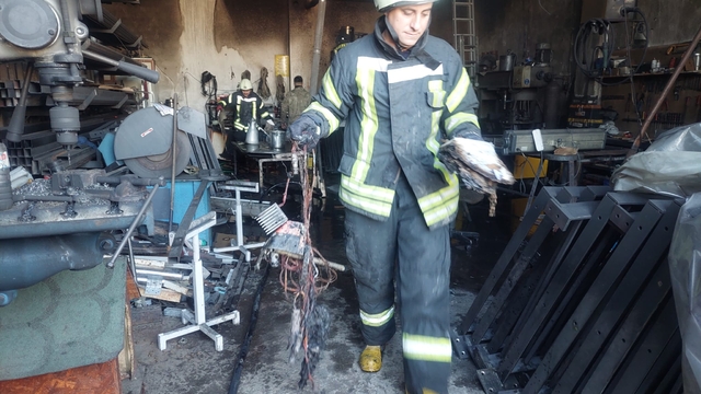 Karaman'da iş yerinde çıkan yangın söndürüldü