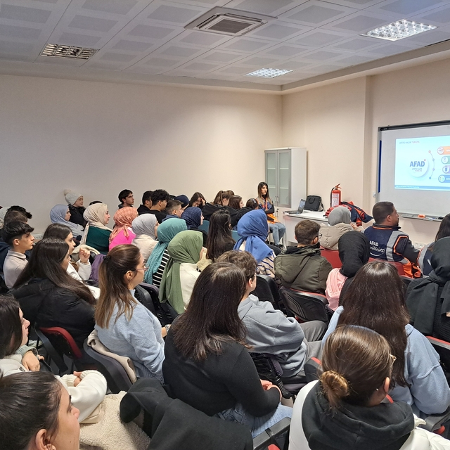 Sandıklı'da gençlere yönelik Afet Farkındalık Eğitimi ve yangın tatbikatı y...