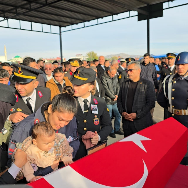 Bursa Adliyesi'ndeki saldırıda şehit olan uzman çavuş toprağa verildi (2)