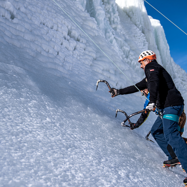 Erzurum Valisi Çiftçi, Palandöken'de buz duvarına tırmandı: