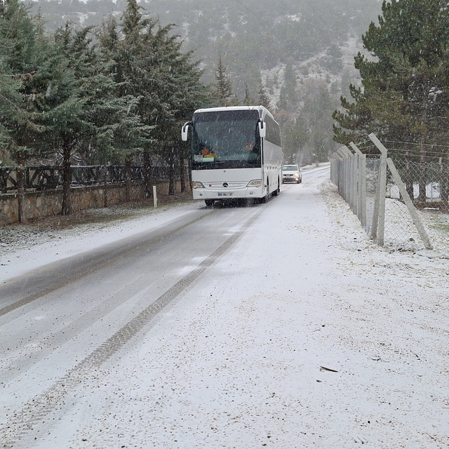 Beypazarı'da kar yağışı etkili oluyor