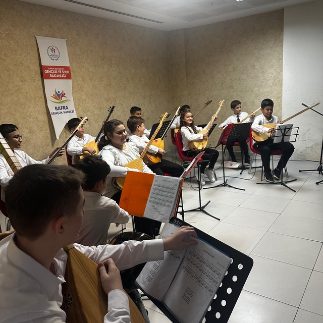 Bafra Gençlik Merkezi'nde türkü konseri