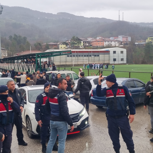 Düzce'de Süper Amatör Lig karşılaşması, çıkan olaylar nedeniyle tatil edild...