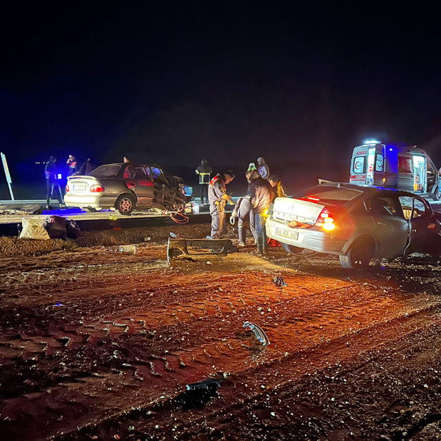 Kırıkkale'de iki otomobil çarpıştı: 1 ölü, 6 yaralı