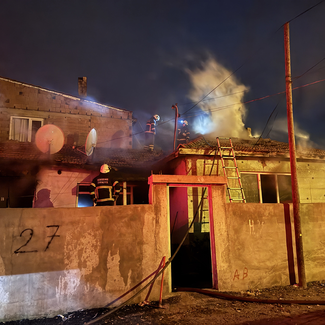 Edirne'de tek katlı evde çıkan yangın söndürüldü
