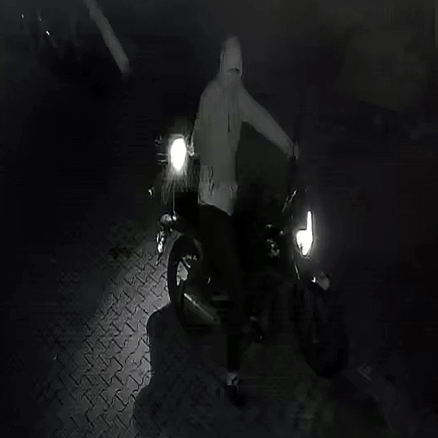 Haraç vermeyen esnafı tehdit edip, iş yerine ateş açtı