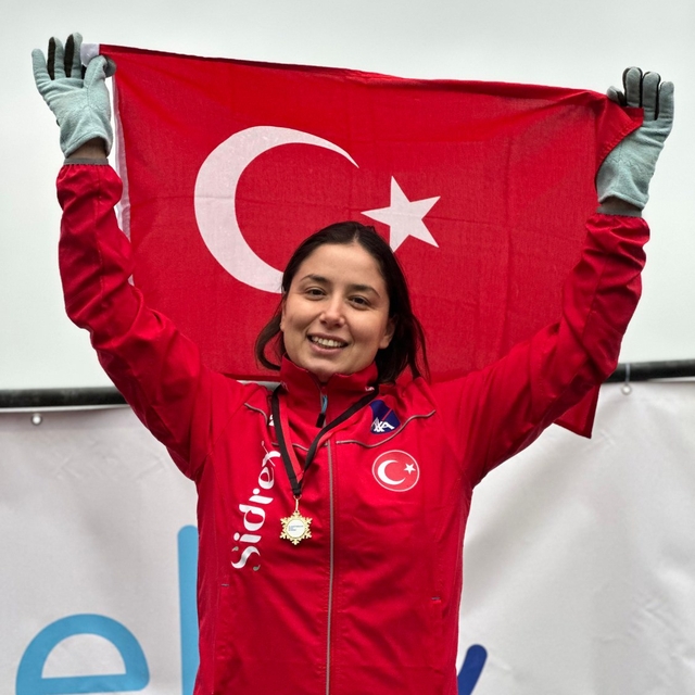 Bengisu Avcı'dan buzda 3 altın