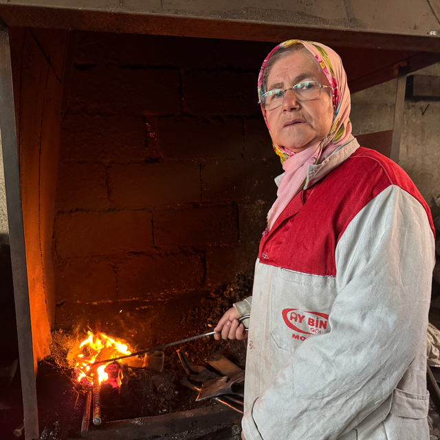 Bartın'da 5 çocuk annesi, 40 yıldır eşiyle örste demir dövüyor