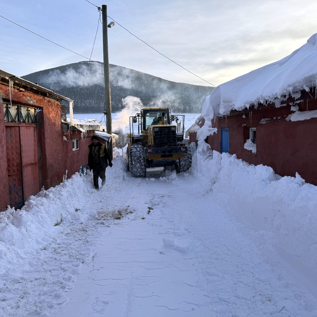 Ardahan kırsalında karla mücadele çalışması sürüyor