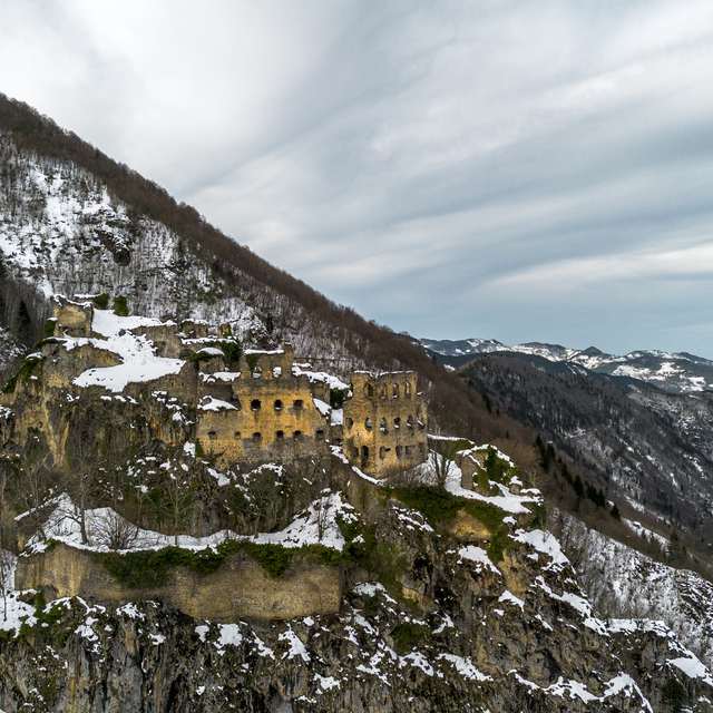 Doğu Karadeniz'de karla mücadele çalışmaları devam ediyor
