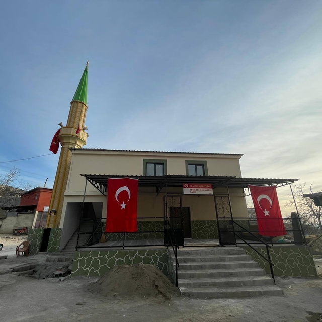 Gaziantep'te depremde yıkılan cami yeniden yapılarak ibadete açıldı