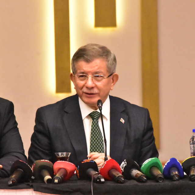 Davutoğlu: Herkese el uzatıyorum, muhalefetiyle, iktidarıyla