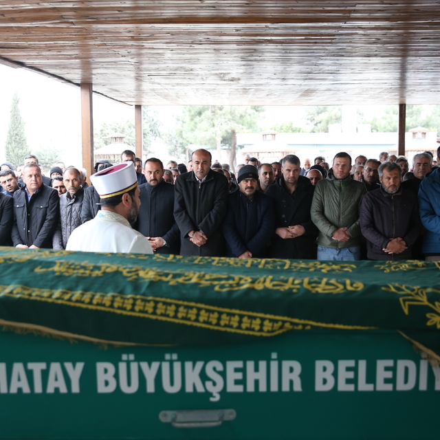 Hatay'da evlerinde zehirlenerek ölen anne ve 3 çocuğunun cenazeleri defnedi...