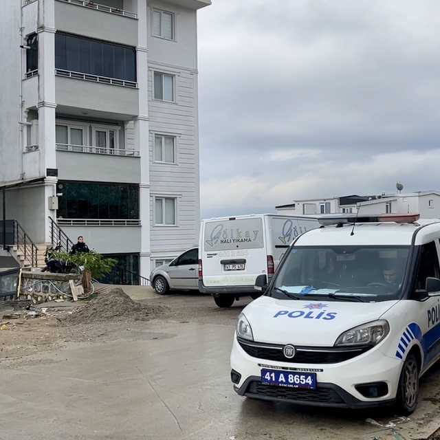 Kocaeli'de karısı tarafından bıçaklanan kişi hastaneye kaldırıldı