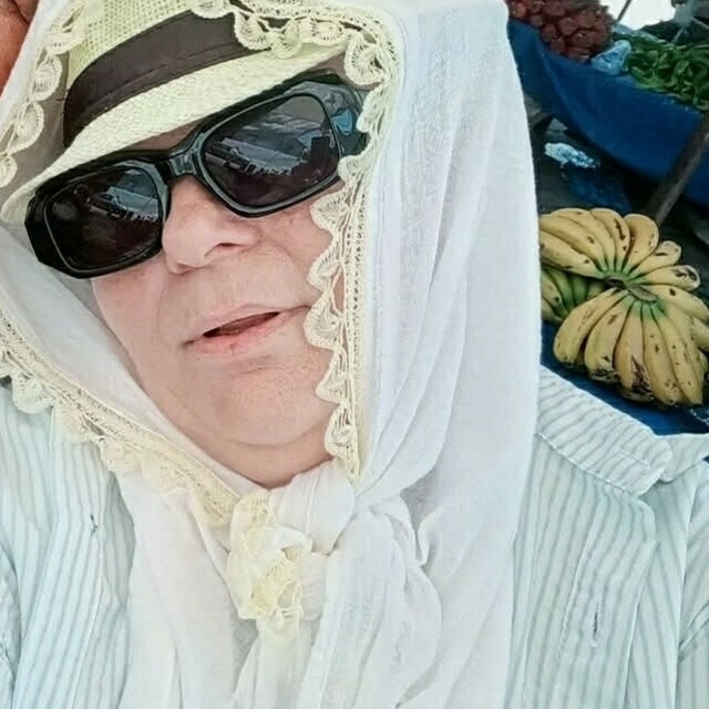 Direksiyonda canlı yayın yaparken kaza yaptı