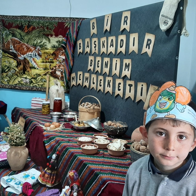 Sarıoğlan'da yerli ürünler sergisi açıldı