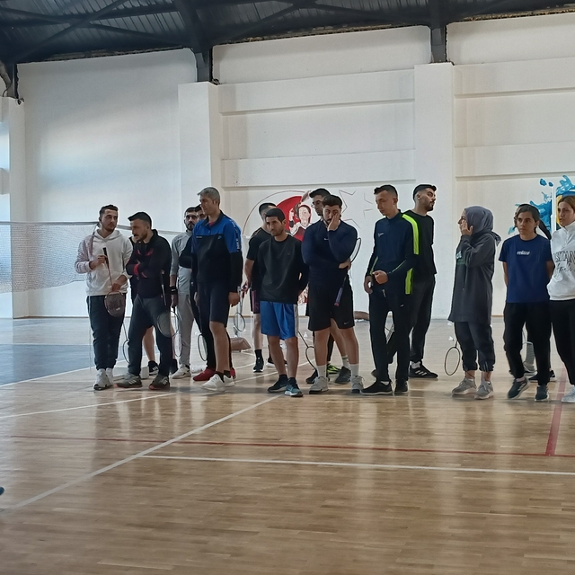 Bitlis'te badminton antrenörlük kursu başladı