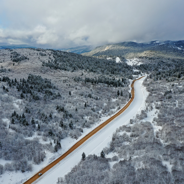 Beyaz örtüyle kaplanan Küre Dağları dron ile görüntülendi