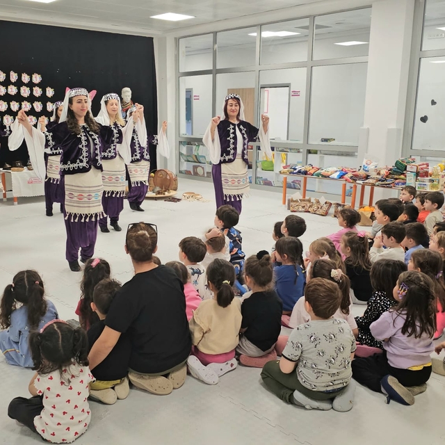 Anadolu Kadınları Derneği, "Yerli Malı Haftası"nda anaokulu öğrencileriyle...