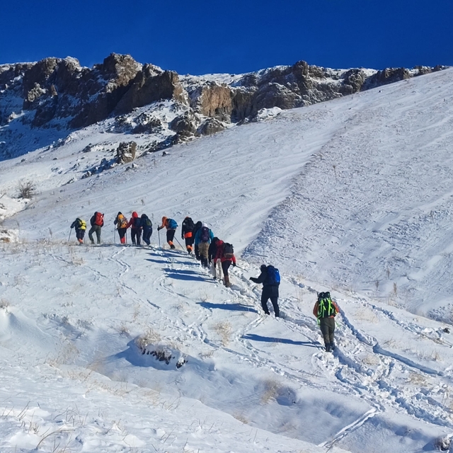 Vanlı dağcılardan Küçük Erek Dağı'na zirve tırmanışı