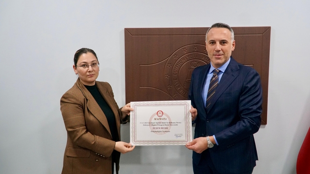 AK Parti İl Başkanı Tever ve Yönetim Kurulu mazbatasını aldı