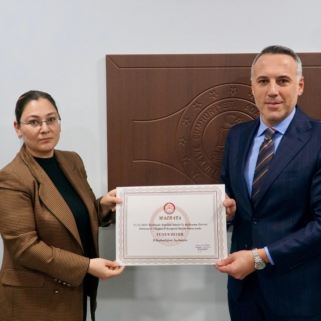 AK Parti İl Başkanı Tever ve Yönetim Kurulu mazbatasını aldı