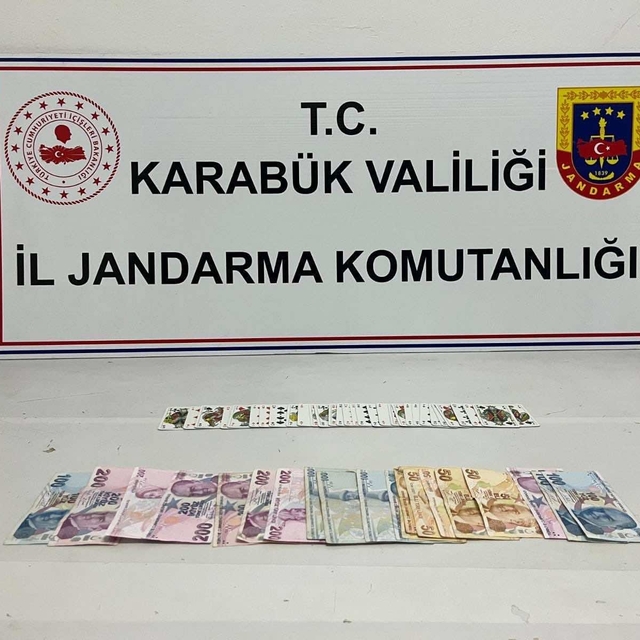 Karabük'te kumar oynayan 4 kişiye 25 bin 700 lira ceza
