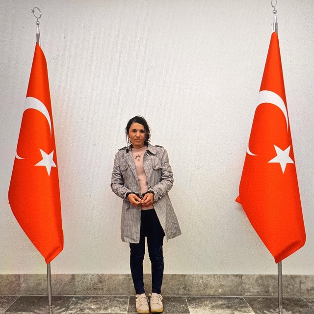 Şanlıurfa'da güvenlik güçlerinin ikna çalışmaları sonucu kadın terörist tes...