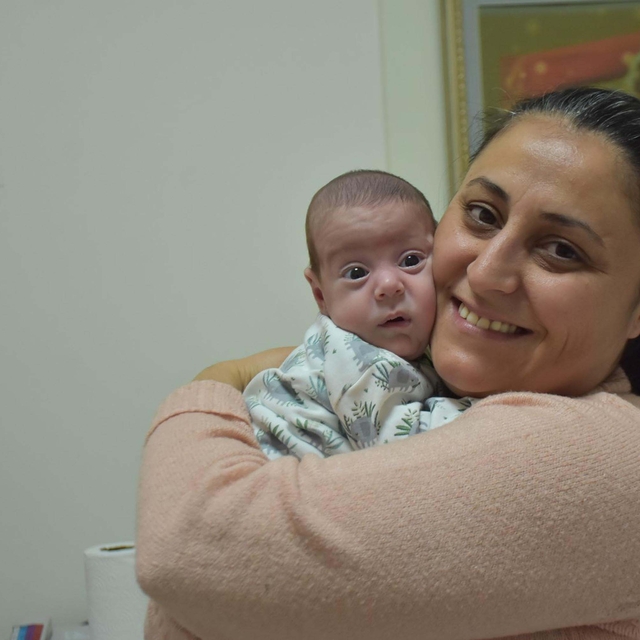 540 gram doğan Efe bebek, 130 günlük tedavi sonrası annesine kavuştu