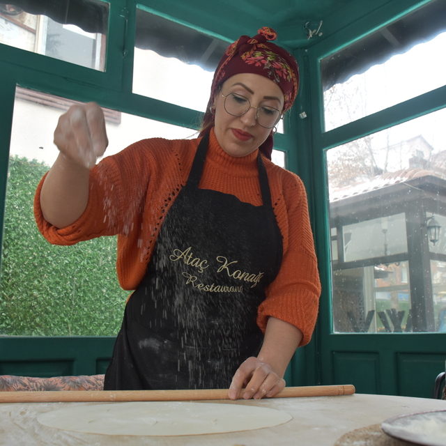 Gümüşhane'deki tarihi konakta yöresel yemekler tanıtılıyor