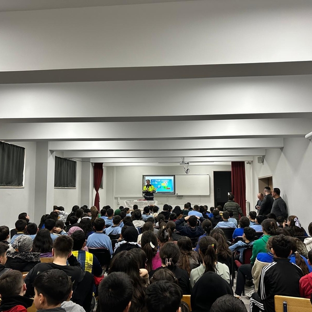 Tokat'ta ortaokul öğrencilerine trafik eğitimi verildi