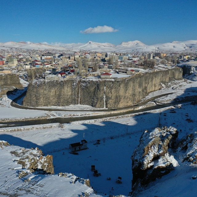 Ağrı'daki Murat Kanyonu ve çevresi beyaza büründü