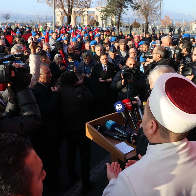 Kayseri'de 8 yıl önce terör saldırısında şehit olan 15 asker anıldı