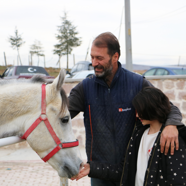 Sarayönü'ndeki atlı spor kulübü gençlere at sevgisini aşılıyor