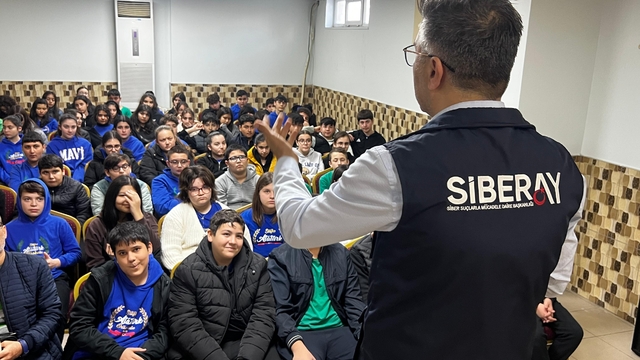 Silifke'de öğrencilere güvenli internet eğitimi verildi