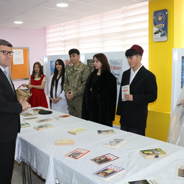 Amasya'da öğrenciler kostümlerle kitapları anlattı