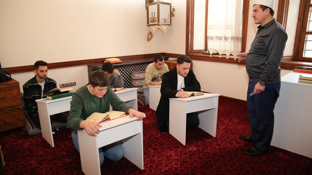 Erzurum'da açılan "Ebubekir Efendi Daru'l Huffaz Eğitim Merkezi"nde eğitim başladı