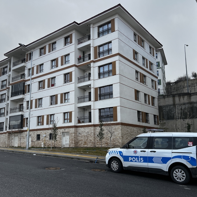 3'üncü katın balkonundan düşen kadın yaralandı