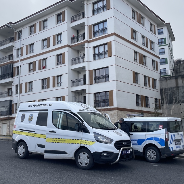 Kayseri'de 3. kattaki evinin balkonundan düşen kadın yaralandı