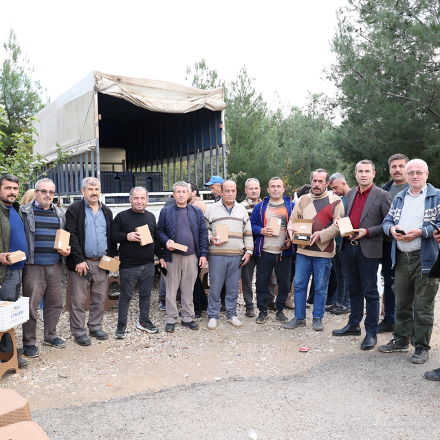 Antalya'da üreticiler seralarının sıcaklık ve nem oranını anlık takip edebi...